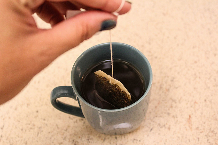 Phương pháp hiệu quả với túi trà có chứa caffeine