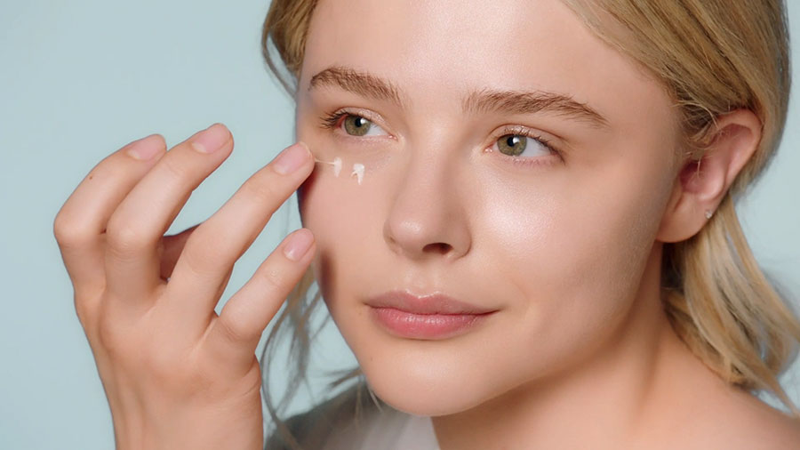 Sử dụng kem dưỡng mắt giúp chống lão hóa vùng mắt hiệu quả